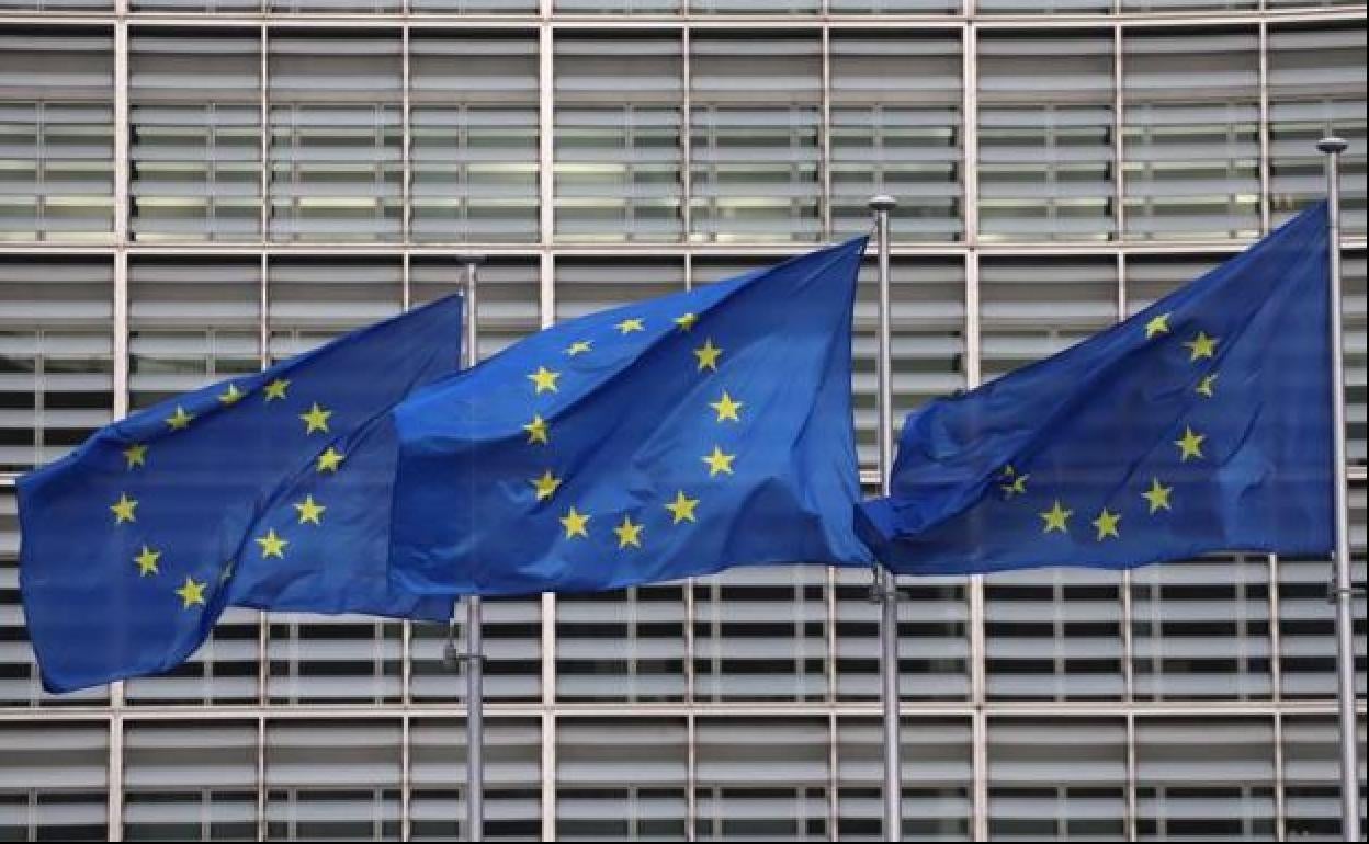 Banderas de la UE ondean en los edificios de las instituciones en Bruselas. 