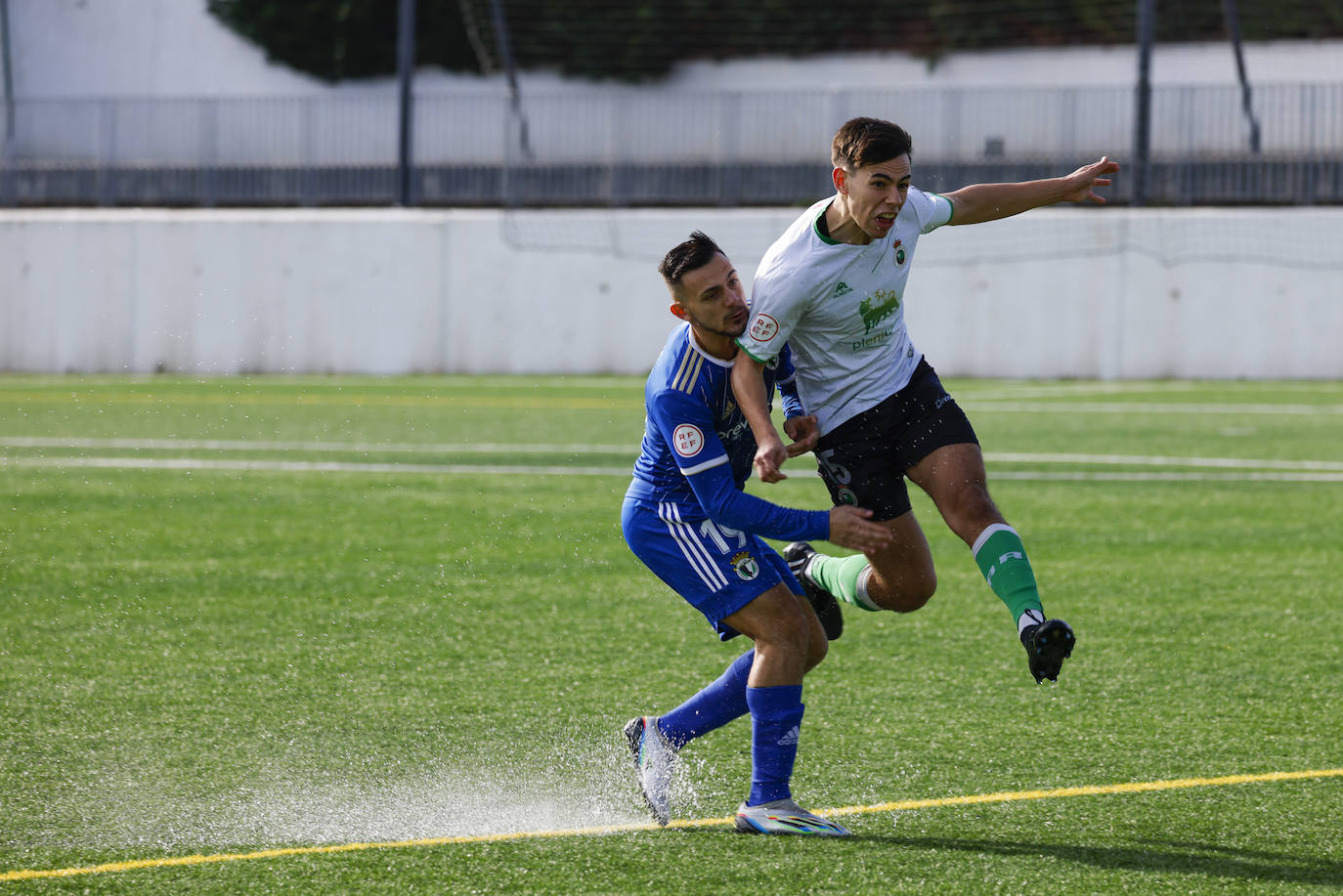 Fotos: El Rayo Cantabria empata anteel Burgos Promesas