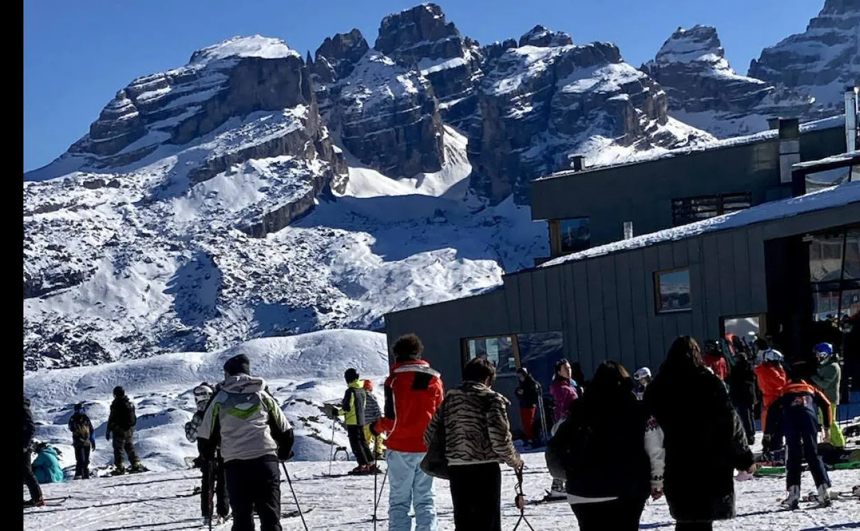 Las cadenas 'low cost' se apuntan a la moda de la ropa de esquí | El Diario  Montañés