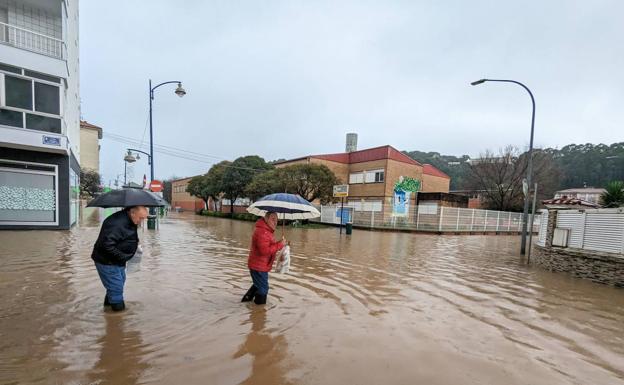 El temporal obliga a suspender clases y cierra carreteras en Cantabria