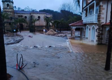 Imagen secundaria 1 - El temporal deja inundaciones y cortes en los accesos a los pueblos de Alfoz de Lloredo