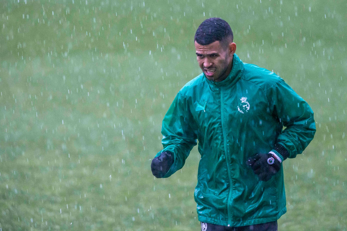 Fotos: Entrenamaiento del Racing bajo una granizada