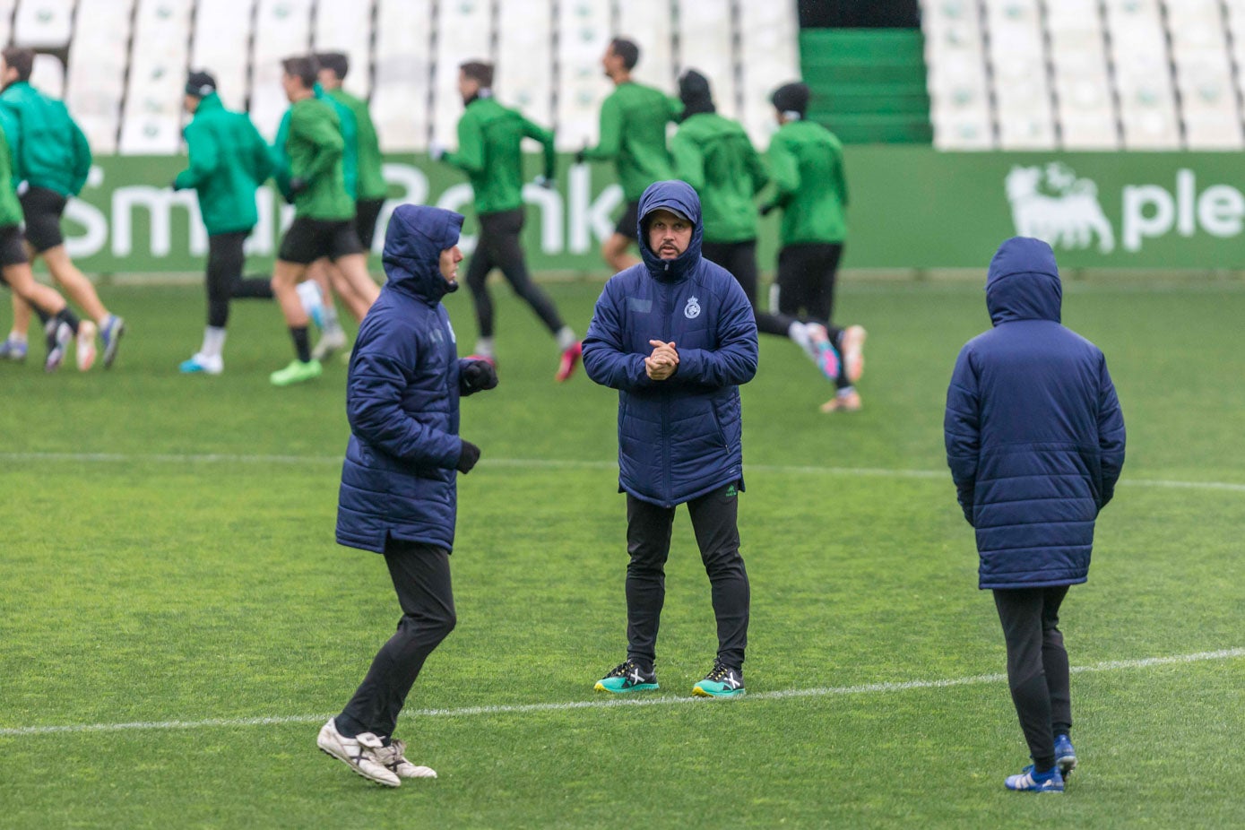 Fotos: Entrenamaiento del Racing bajo una granizada