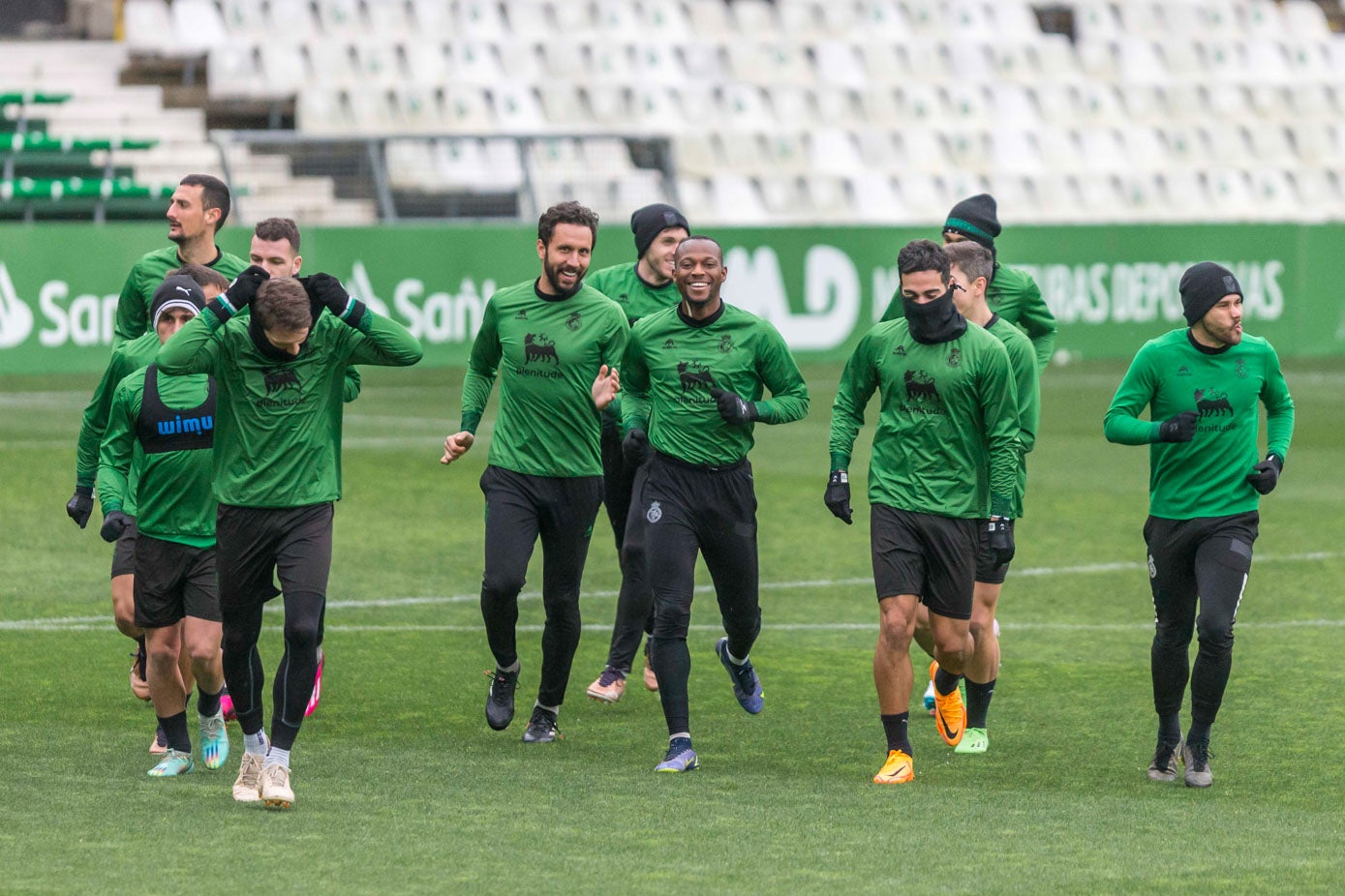 Fotos: Entrenamaiento del Racing bajo una granizada