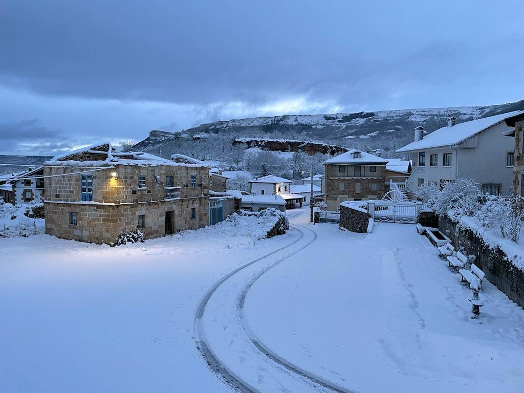 La nieve deja hermosas estampas en Valderredible.