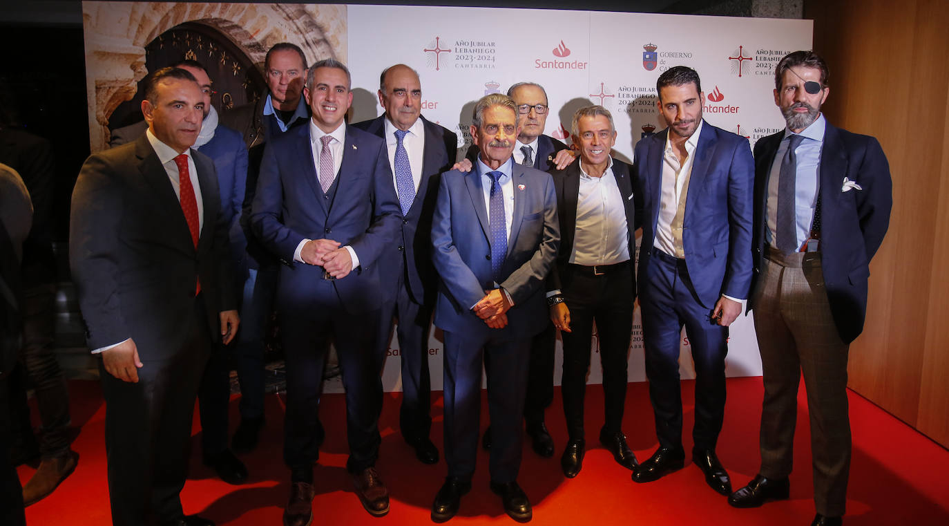 Manuel Iturbe, Adrián Barbón, Bertín Osborne, Pablo Zuloaga, Luis Isasi, Revilla, López Marcano, El Turronero, Silvestre y Padilla. 