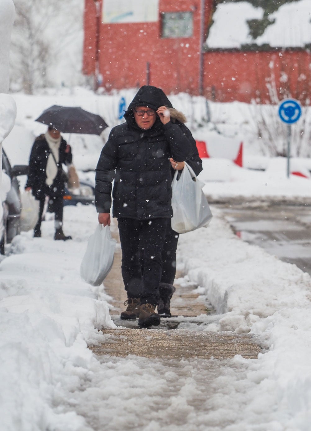 Fotos: Los campurrianos reciben la nieve con alegría