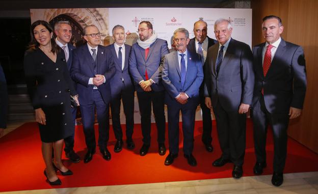 Imagen. Rosana Murillo, Pablo Zuloaga, López Marcano, Grande-Marlaska, Adrián Barbón, Miguel Ángel Revilla, Luis Isasi, Josep Borrell y Manuel Iturbe.