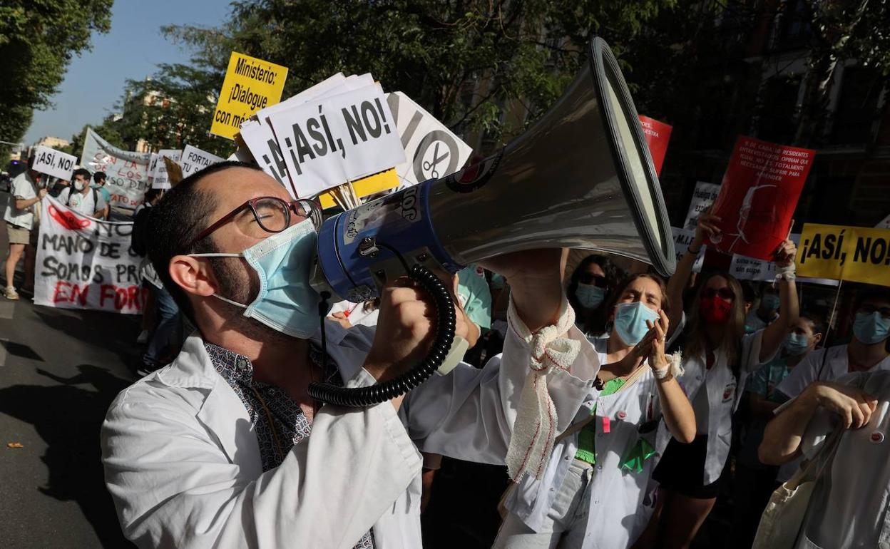 Protesta de médicos MIR en Madrid en 2020.