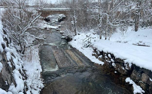 El río Arija a su paso por Riaño de Campoo.