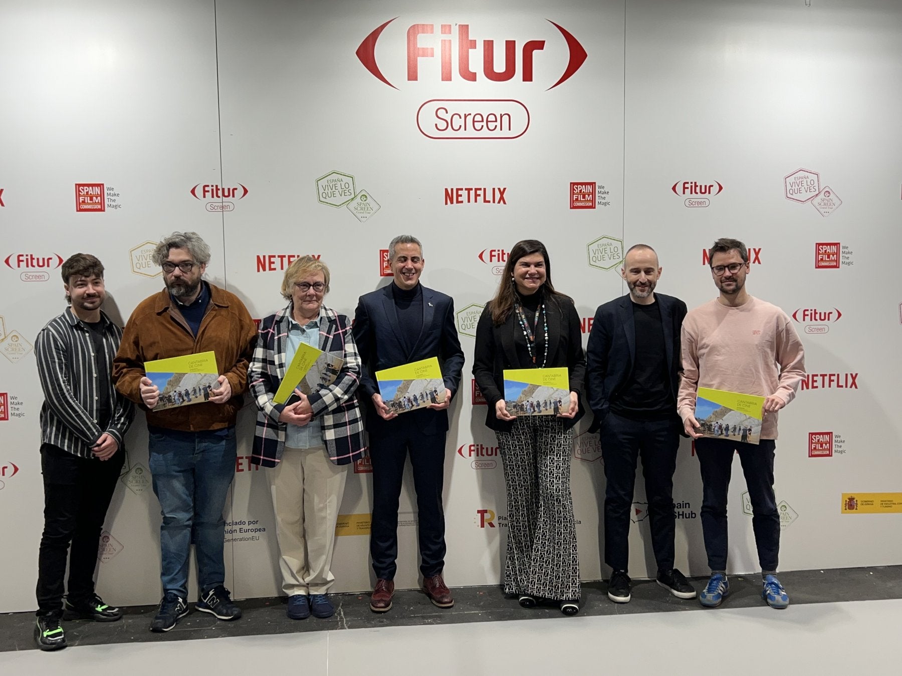 t En Fitur Vicepresidencia/Cultura presentó la edición del libro del décimo aniversario de la Cantabria Film Commission. 