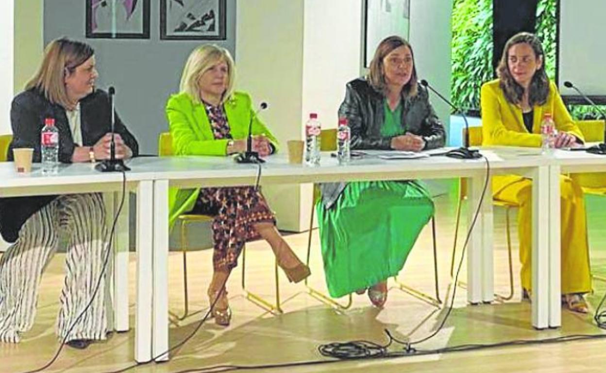 María Revenga, Carmen Viadero, Paula Fernández y Paloma Revenga.