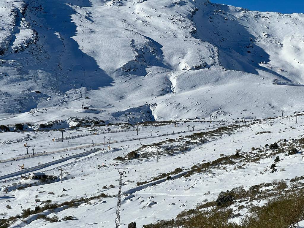 Un 30% de las pistas de Alto Campoo están preparadas para los esquiadores.