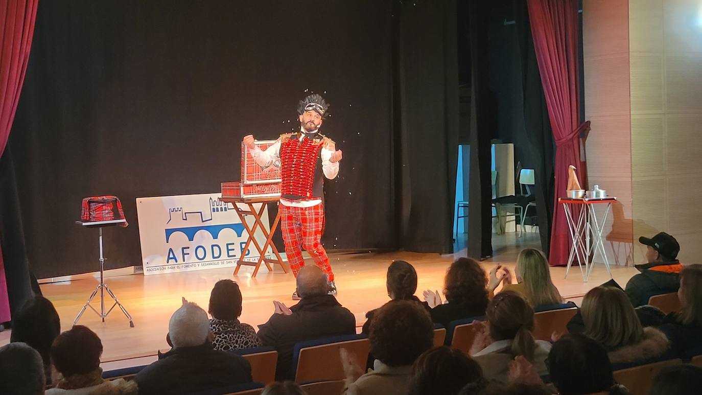 El buen tiempo animó a los ciudadanos a participar en los actos festivos que se han celebrado en San Vicente de la Barquera.