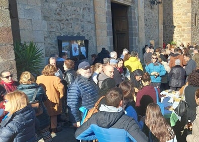 Imagen secundaria 1 - Celebración religiosa en la iglesia parroquial y lunch en la ronda de la iglesia 