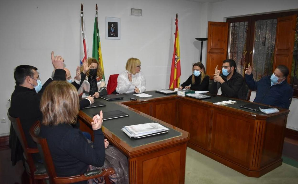 La Corporación votó por unanimidad la marcha de Lorena Pérez.