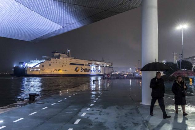 El barco ha atracado en Santander sobre las 20.00 horas.