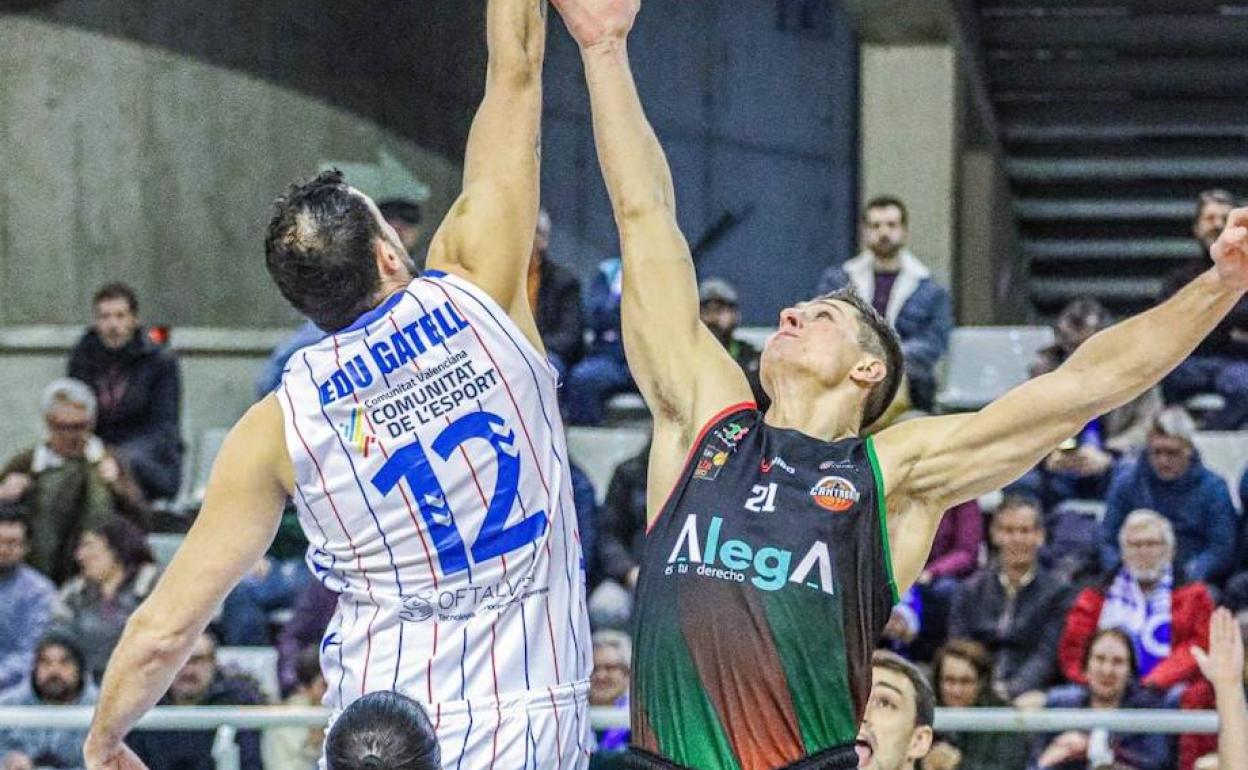 Harrar entra a canasta.