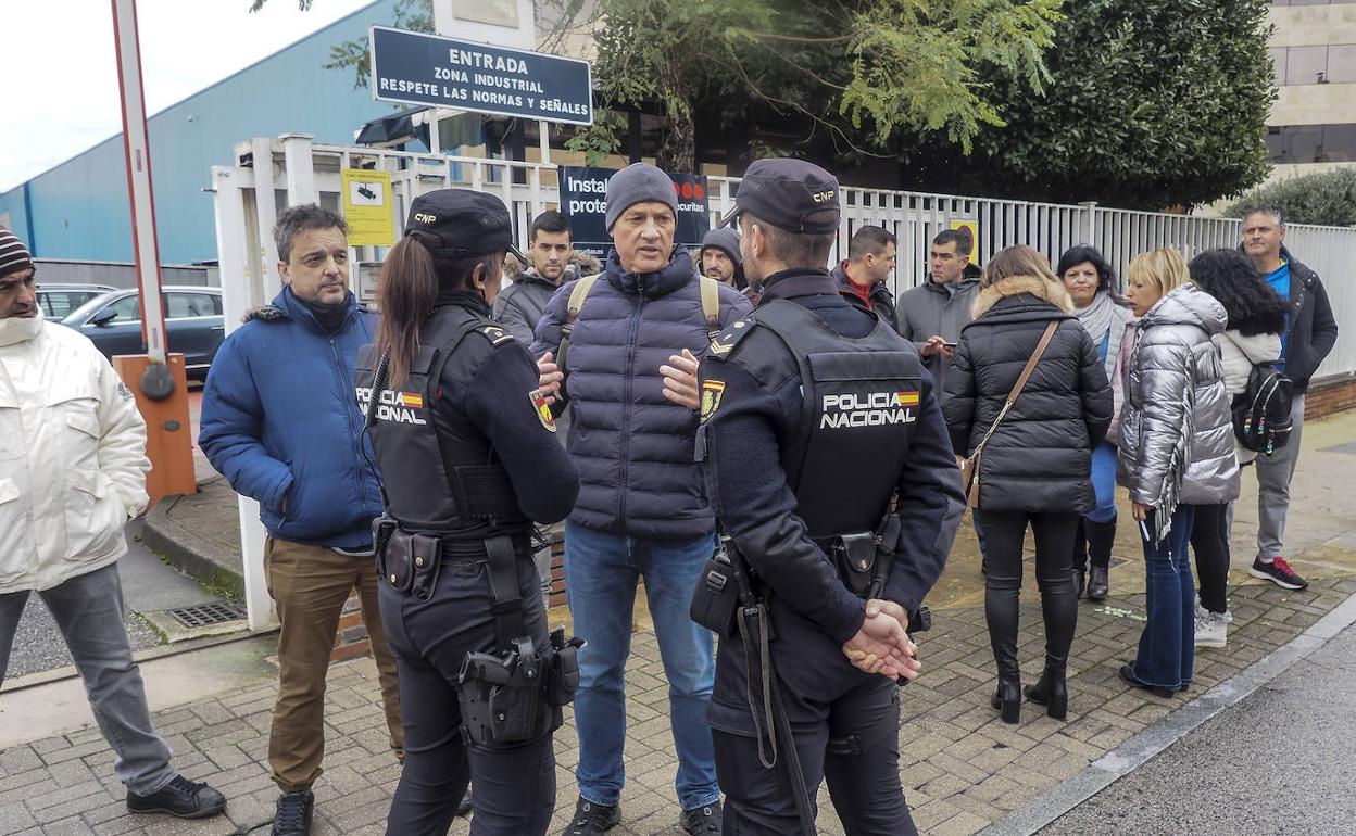 Trabajadores de Aspla en la concentración de este domingo. 