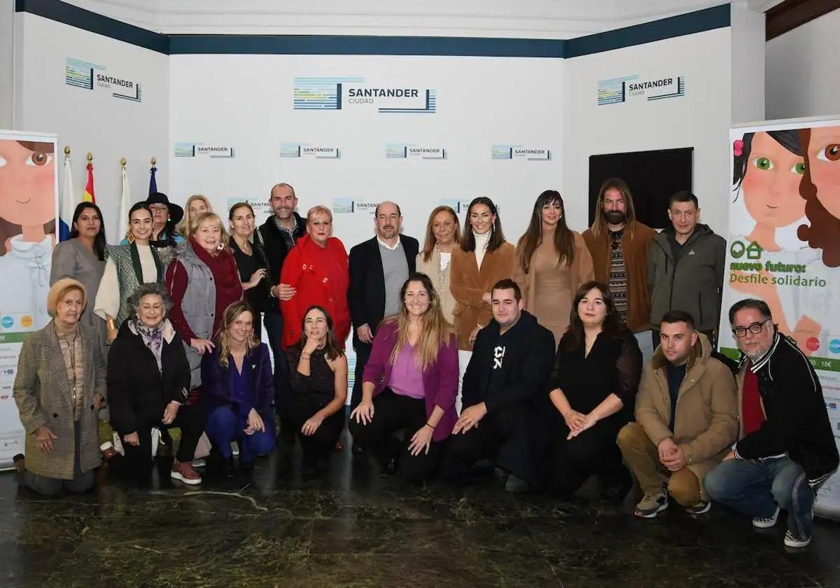 Organizadores y representantes de las empresas que colaboran y apoyan el evento.