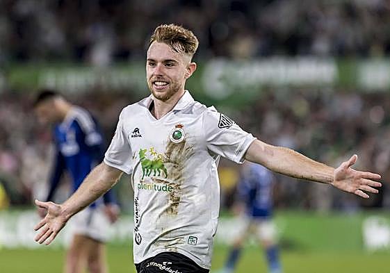 Peque, tras marcar ante el Real Oviedo el pasado mes de diciembre en los Campos de Sport.