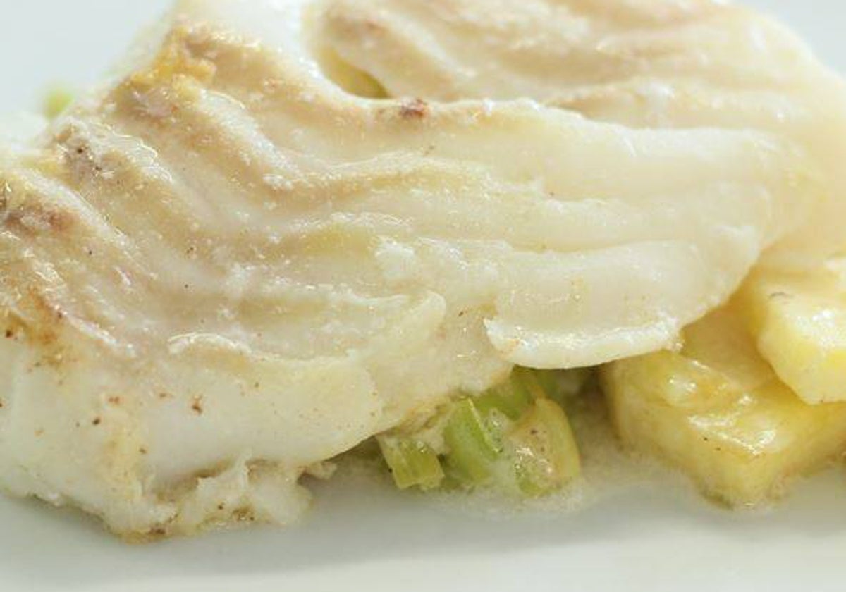 Ensalada de puerros asados y bacalao.