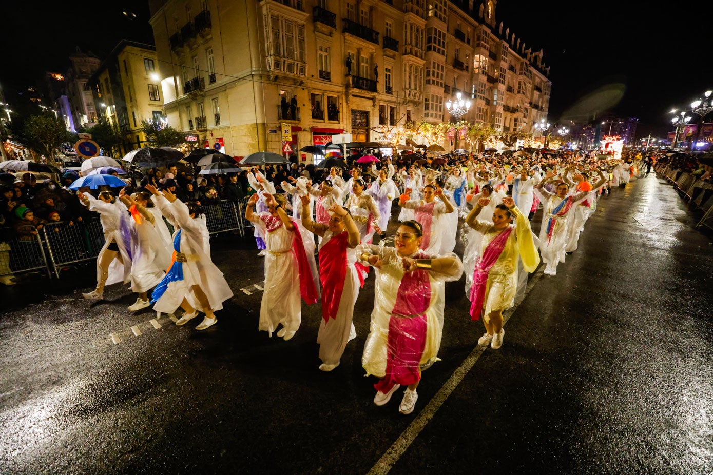 Las escuelas de baile de Santander participaron en la Cabalgata.