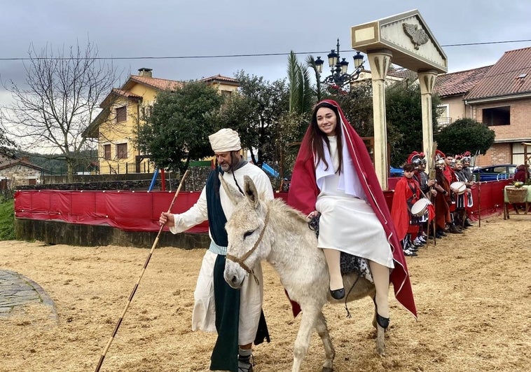 La Virgen María y José a su llegada a Belén.