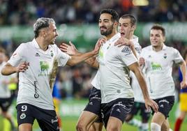 Arana, Mantilla e Íñigo Vicente celebran con Rubén Alves el gol del central frente al Andorra.