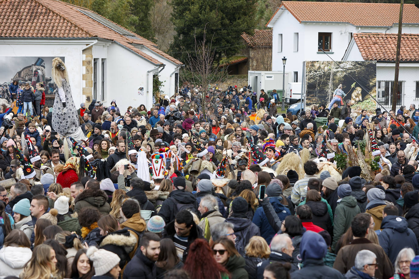 Miles de personas presenciaron La Vijanera este domingo.