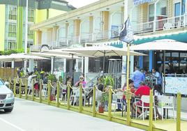 Terraza situada en el Paseo de la Marina Española.