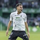 Juan Carlos Arana celebra un gol frente al Valladolid.