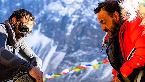 El percance de Alex Txikon y su equipo por una grieta en su ascenso al Annapurna