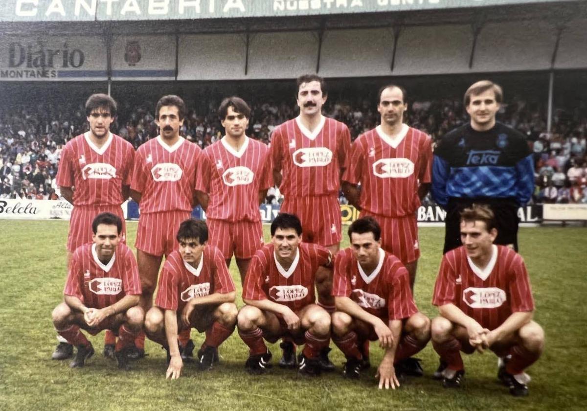 Combinado nacional que jugó contra el Racing el último partido en los Campos de Sport. De izquierda a derecha, Marcos, Preciado, Juan, Arteche, Chiri y Moncaleán. Agachados, Higuera, Pedraza, Santillana, Pizo Gómez y Bustingorri.