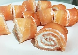 Rollitos de salón con alcaparras.