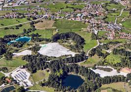 Cráteres de cavidades salinas de Solvay en Polanco, rehabilitados medioambientalmente.