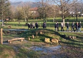 Recorrido de las autoridades por el renovado parque de Tarriba.