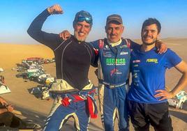 Los tres Benavente, Rafa, Chisco y Pablo, en una etapa del Dakar.