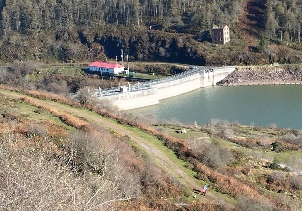 Presa del pantano de Alsa.