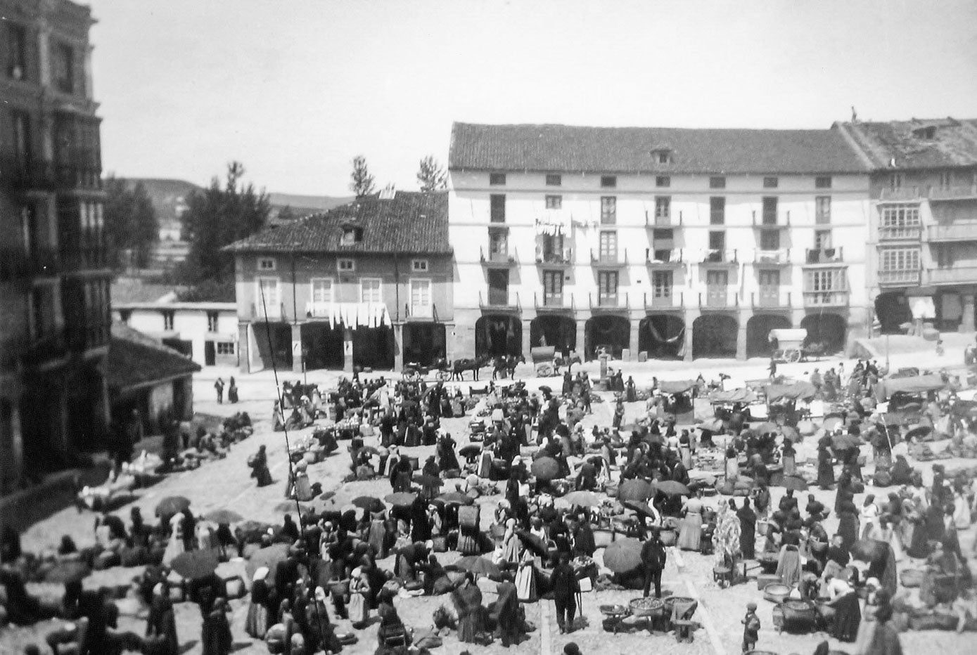 La entonces plaza Serafín Escalante, a finales del siglo XIX. 