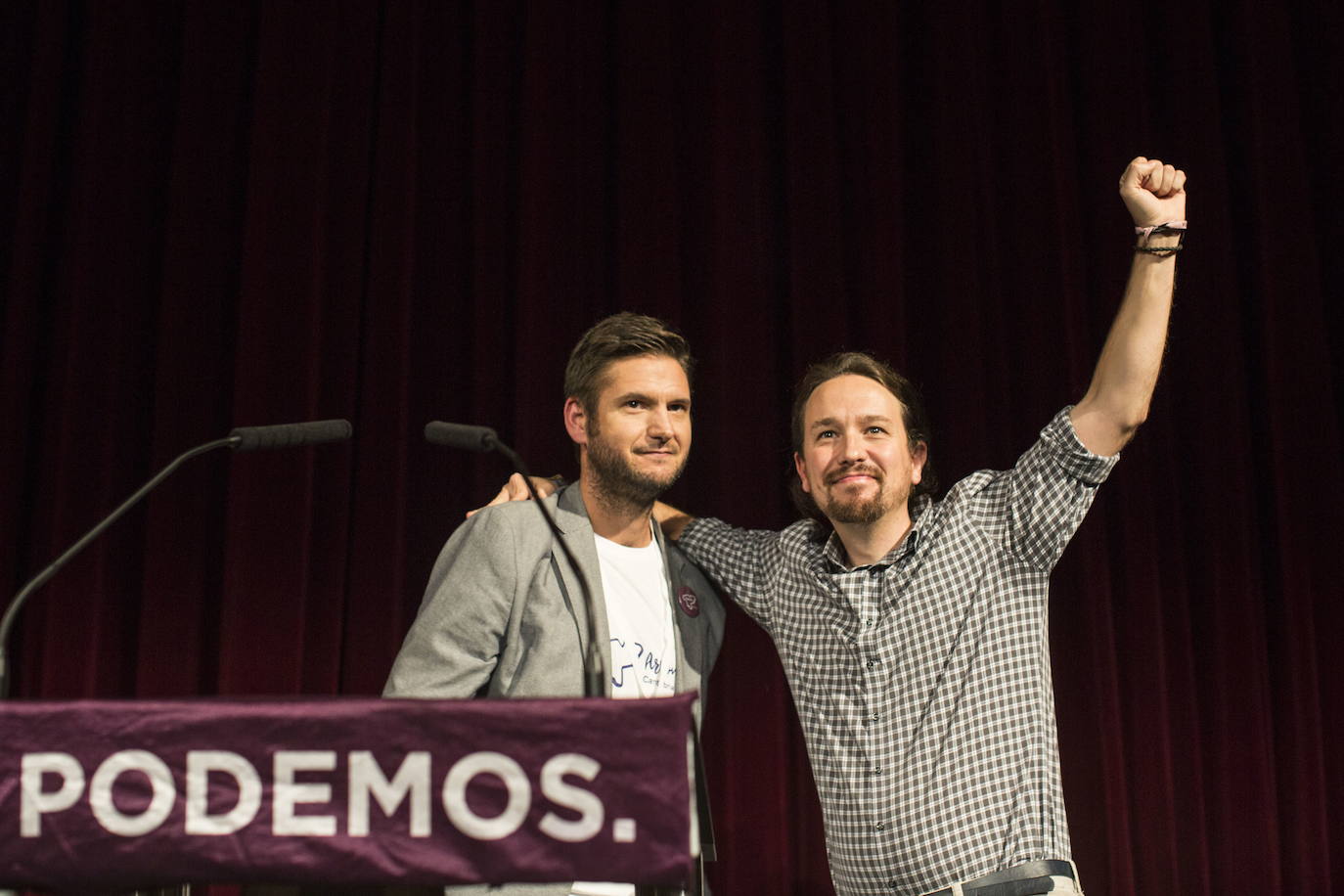 Visita de Pablo Iglesias a Santander, junto al coordinador cántabro en 2017, Alberto Gavín.