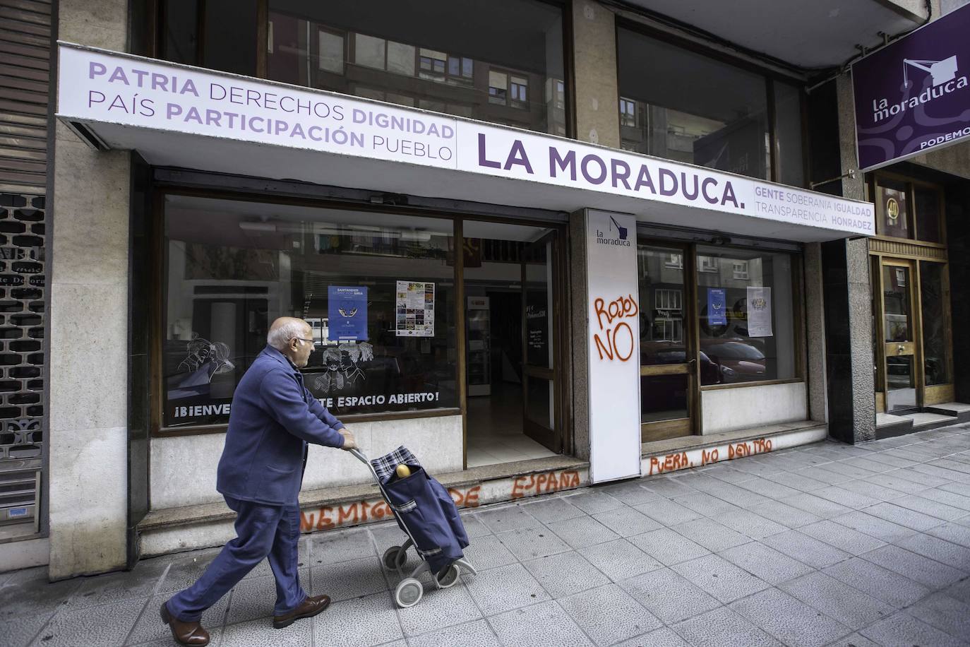 La sede de Podemos, 'La Moraduca', se inauguró en 2017 y sufrió continuamente pintadas y mensajes en contra del partido.