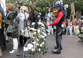 Imagen de una marcha ciclista de reivindicación y homenaje a Floren organizada por su familia y amigos.