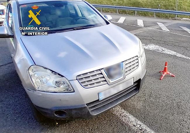 El coche, que fue robado en Santander, en el que huyó el detenido.