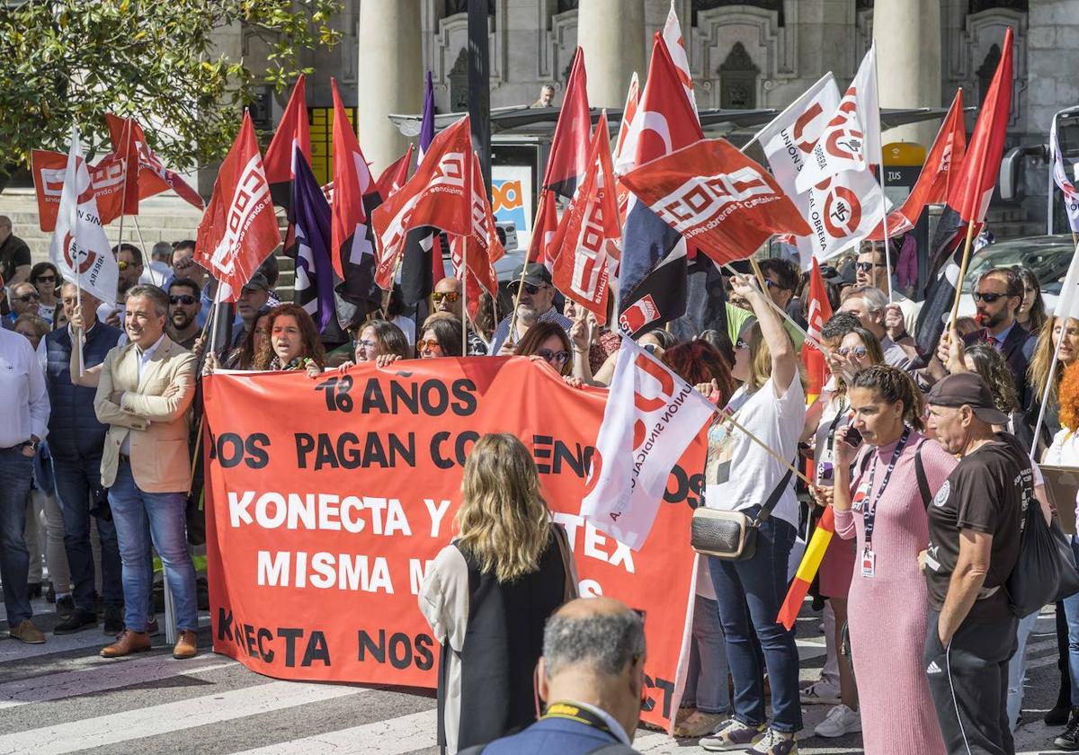 Una de las manifestaciones de trabajadores de Digitex del año pasado en la Delegación de Gobierno