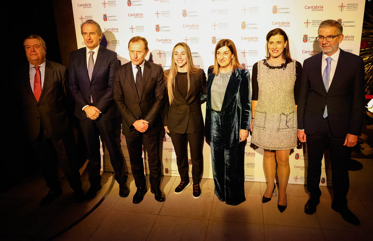 César Tolosa, Íñigo de la Serna, Emilio Butrageño, Athenea del Castillo, María José Sáenz de Buruaga, Gema Igual y César Díaz.