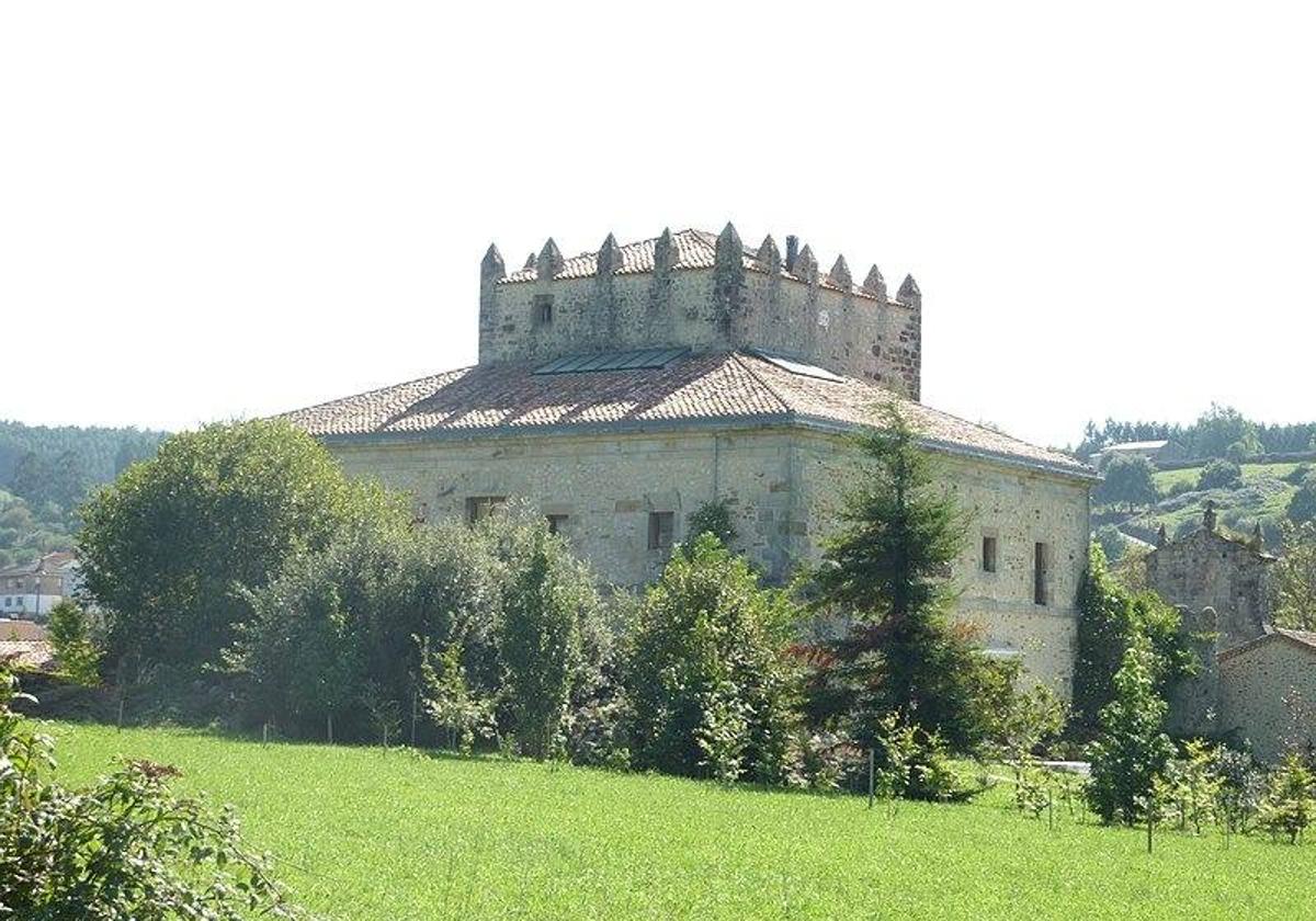 Ordenan el derribo de la socarreña, cuadra y pajar de la Torre de Velo por falta de licencia