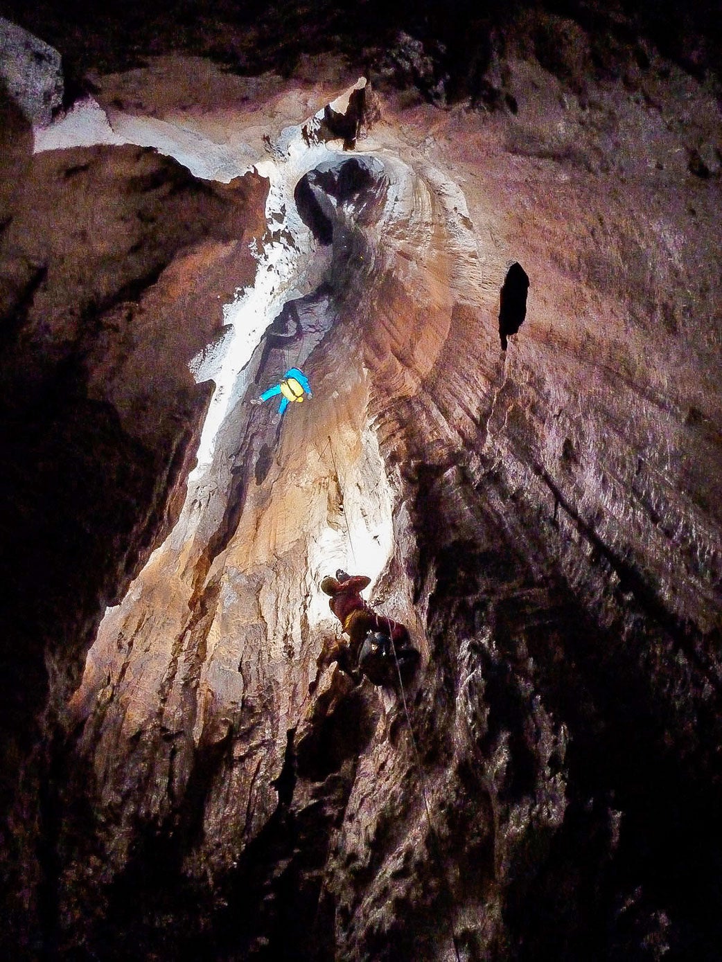 La cueva tiene 622 metros de desnivel, es la altura aproximada de la Torre de Shangai.