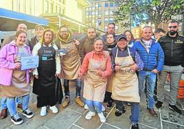 Miembros del grupo 'Acobijo', primer clasificado en la categoría de marmita marinera.