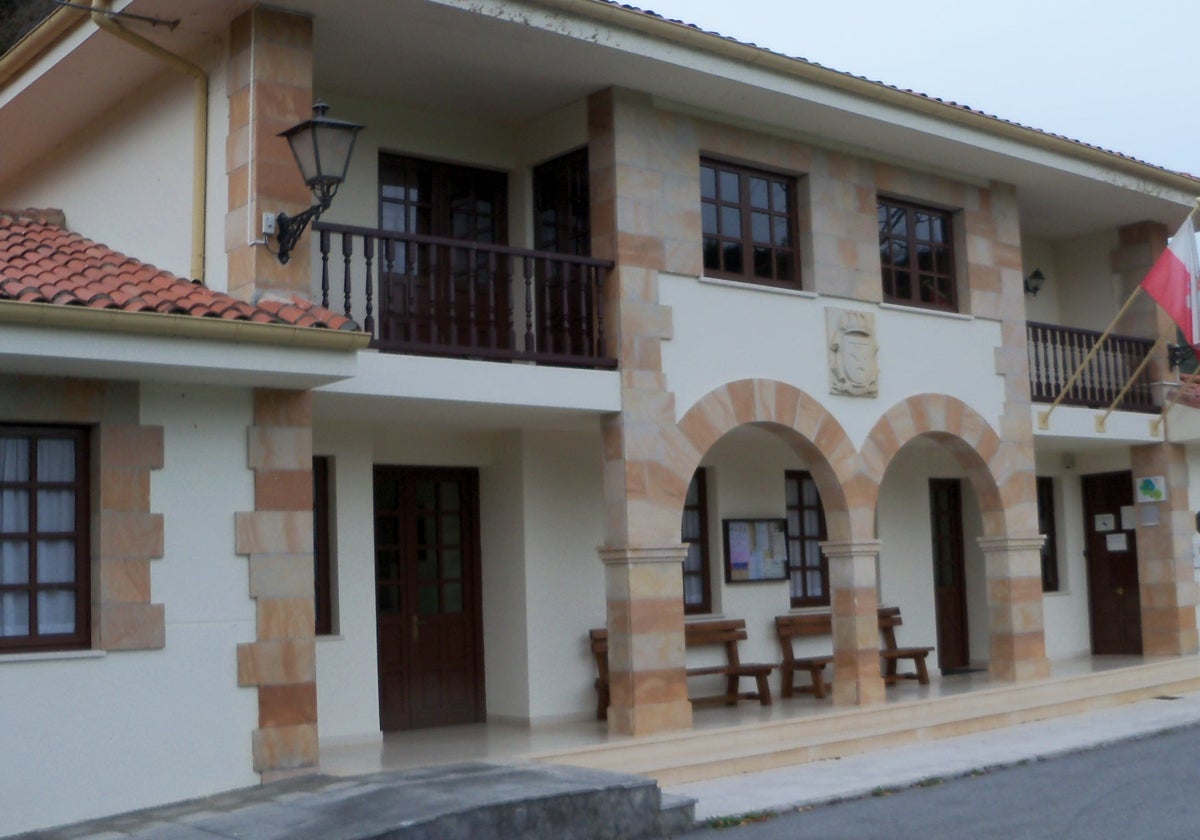 Sede del Ayuntamiento de Herrerías en la localidad de Cades.